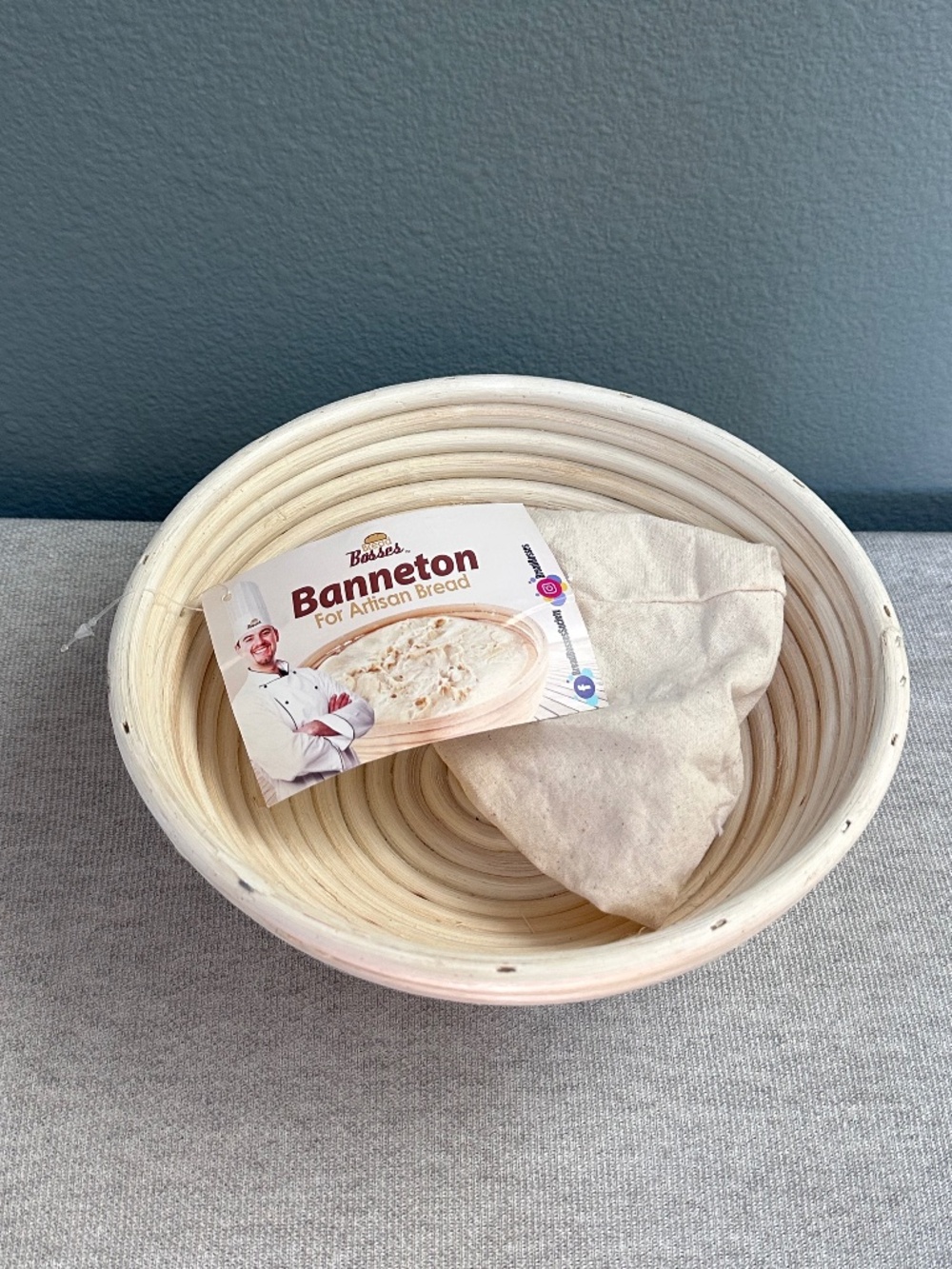 Natural Rattan 9" Banneton Bread Proofing Basket & Cloth Liner – BRAND NEW